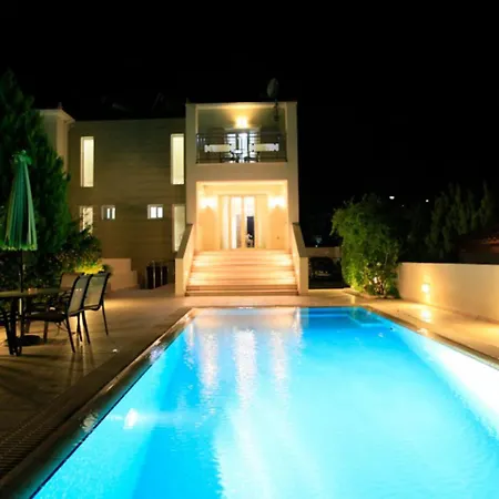 Villa Ismini *